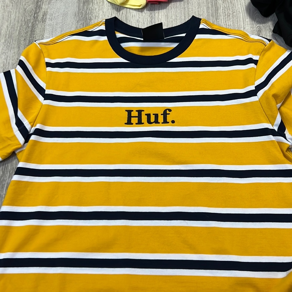 HUF yellow and blue tee in S